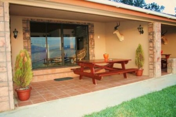 Carros Guesthouse & Game Farm