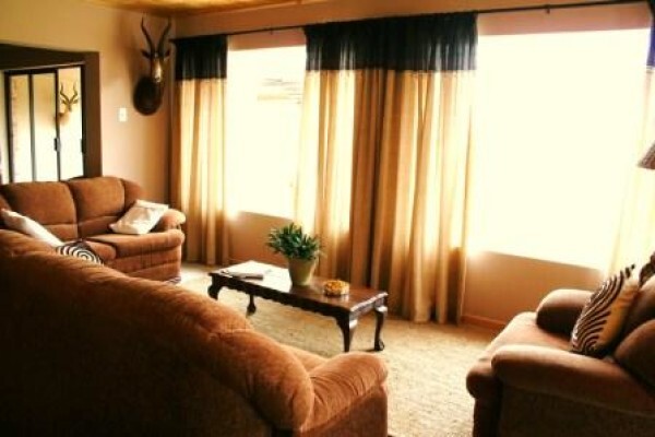 Carros Guesthouse & Game Farm