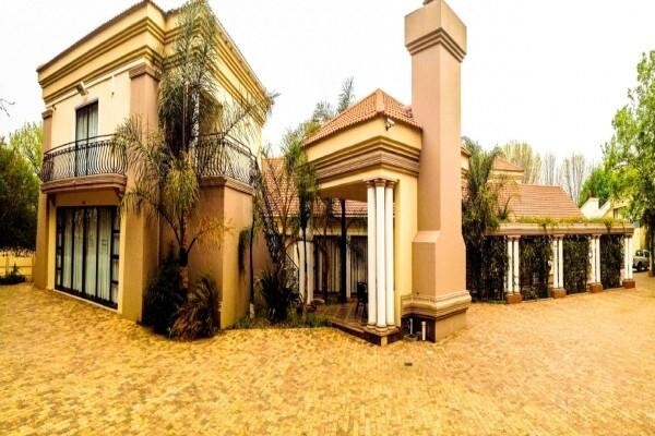 Caesars Guest House & Conference Centre