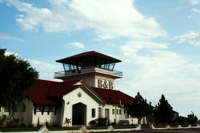 Karoo Gateway Guest House & Airport