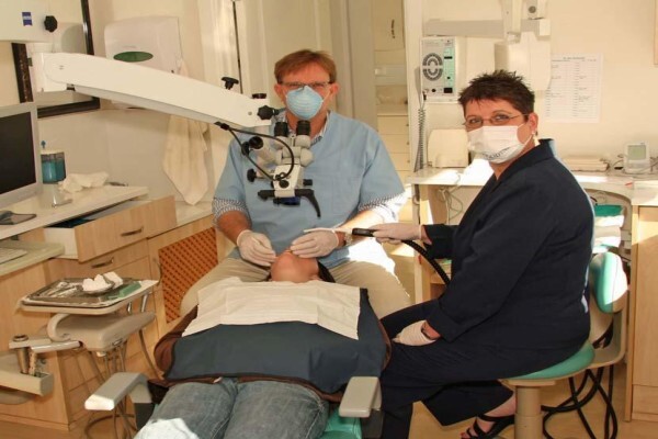 Dr Niel Grundling