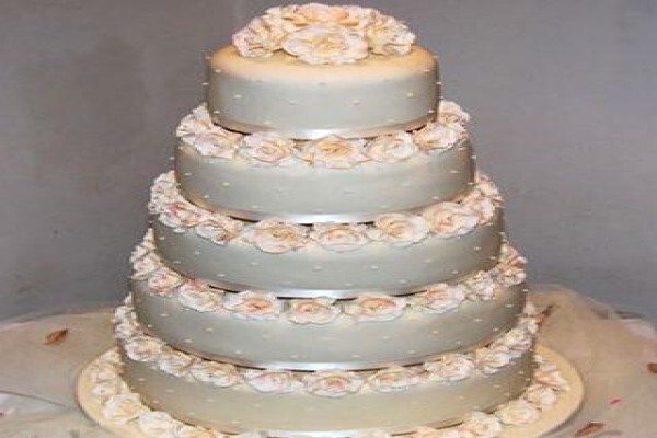 Wedding cakes by Suzette