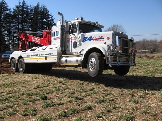 TWENTY FOUR SEVEN TOWING