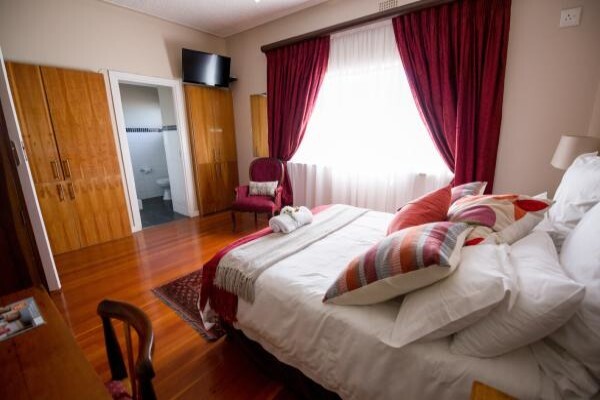 Hampton Court Guest Lodge