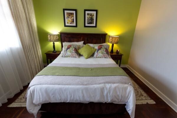 Hampton Court Guest Lodge