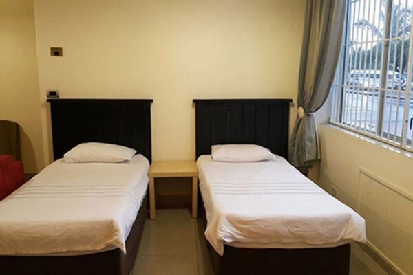 DURBAN BEACHFRONT SELF CATERING DELUXE APARTMENTS