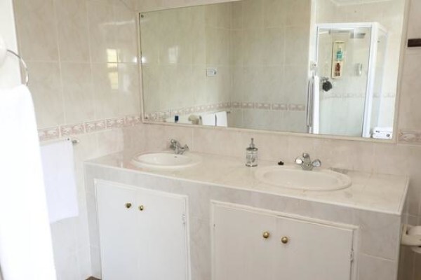Kingston Place Guest House