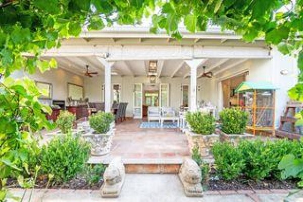 GAYE CAWOOD REALTY