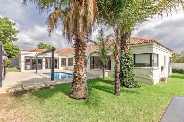 GAYE CAWOOD REALTY