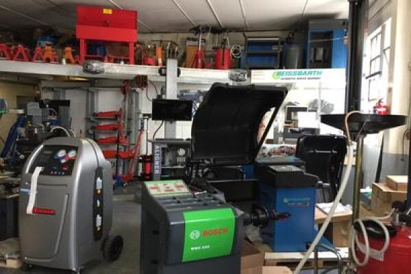 AUTOMOTIVE GARAGE SUPPLIES