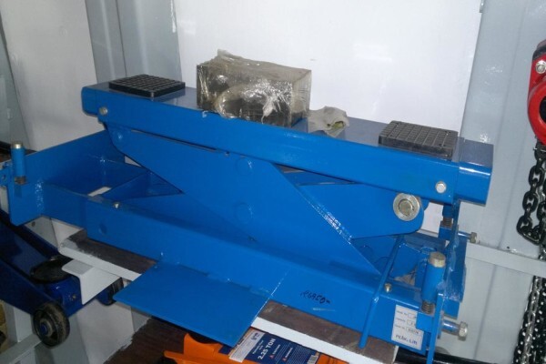 AUTOMOTIVE GARAGE SUPPLIES