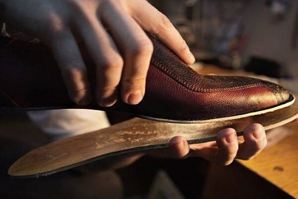 LEVINGERS DRY CLEANERS AND SHOE CLINIC (PTY) LTD