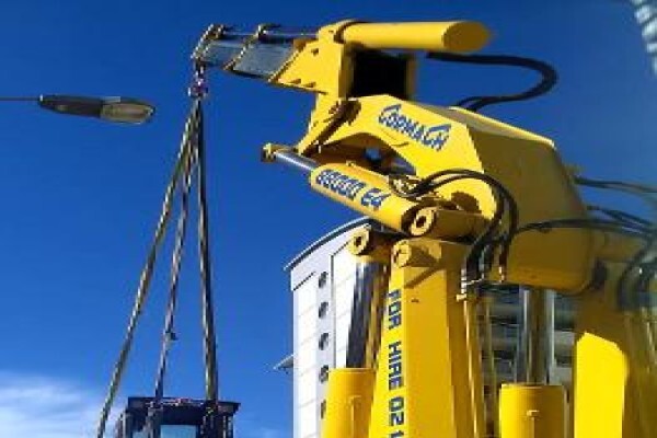 Sidelifter container loaders