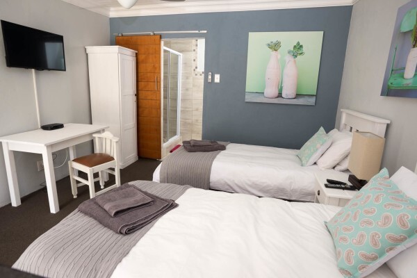 Aan De Bergen Guest House