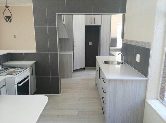 Shelnic Kitchens & Granite