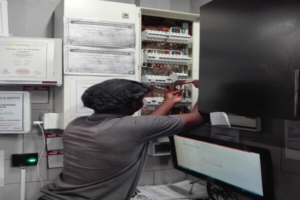 Theresapark Electricians 0659925618