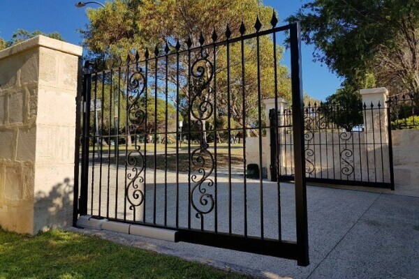 Pro Gate Motors East London