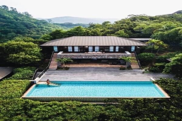 Four Seasons Hotels & Resorts