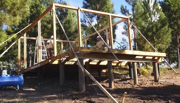 T & B Log Homes