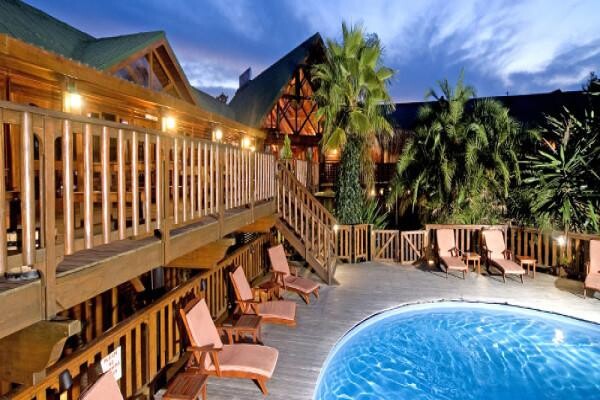 T & B Log Homes