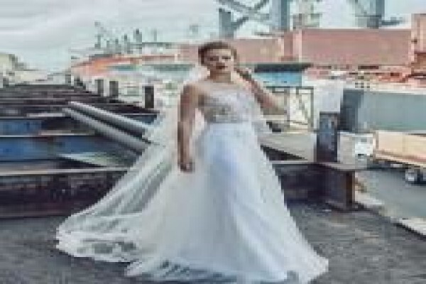 Elbeth Gillis Bridal & Couture