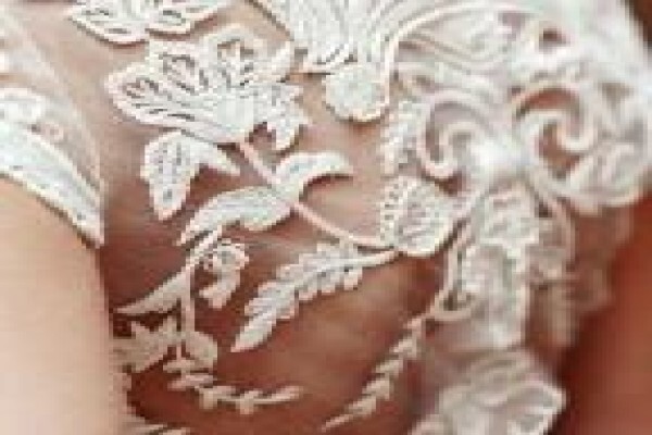 Elbeth Gillis Bridal & Couture