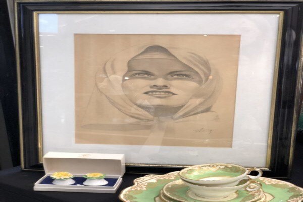 Moonstruck Experience Antiques