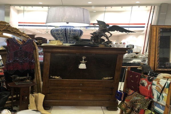 Moonstruck Experience Antiques