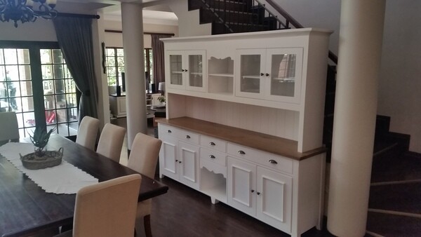 M & V Custom Furniture