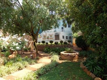Homestay B & B Guesthouse & Conference Centre