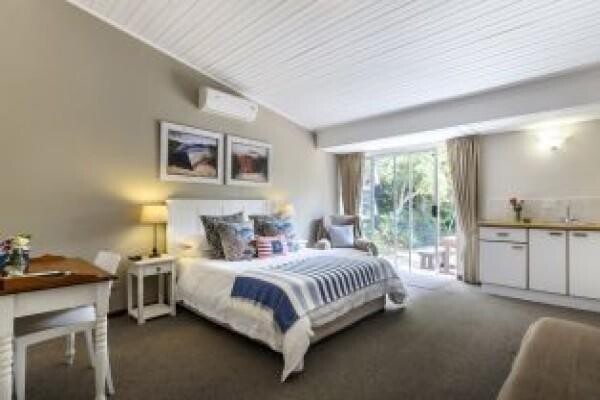 Admiral's Lodge Guest House
