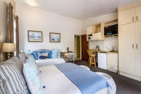 Admiral's Lodge Guest House