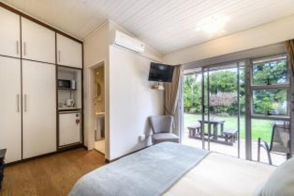 Admiral's Lodge Guest House