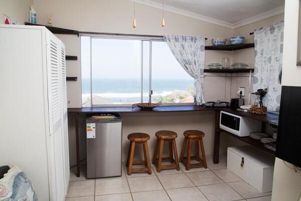 Ansteys Beach Backpackers & Self Catering