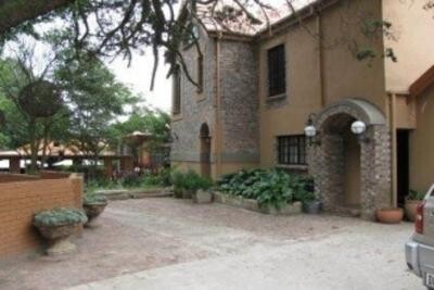 Izimbali Lodge & Restaurant