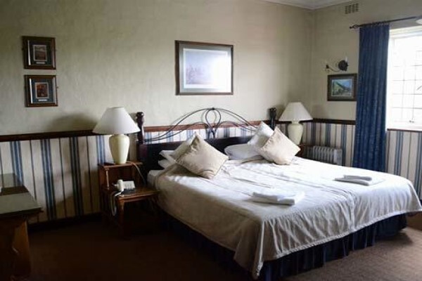 Royal Country Inn/Hotel