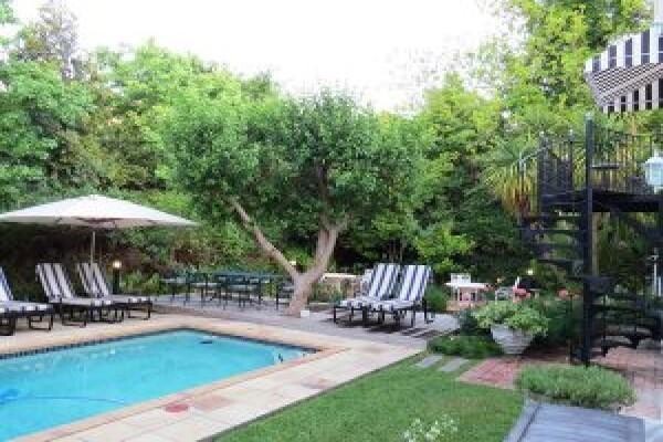 Maison Chablis Guest House