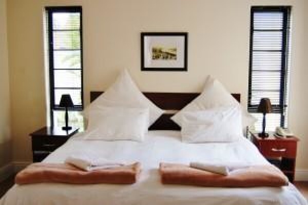 Fourteenth Green Guest Lodge