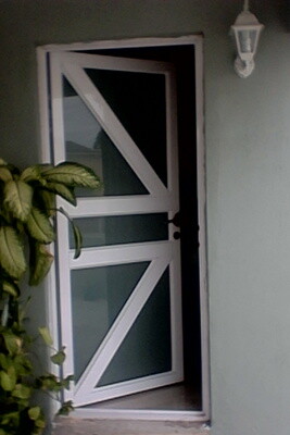 Shantie's Glass & Aluminium