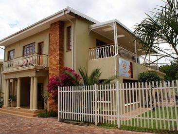 Cedar Manor Guest House