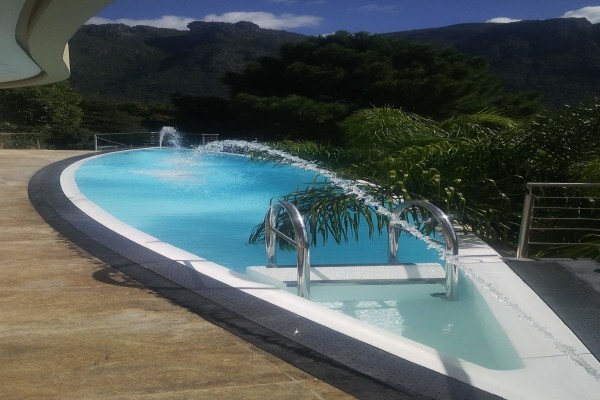 Sundance Pools:FreeCall