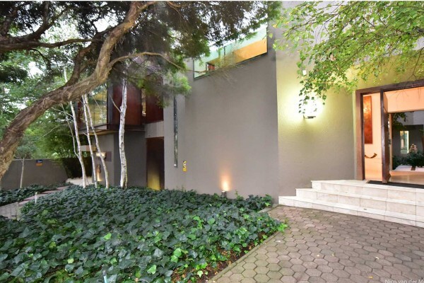 Van Der Meulen Nico Architects