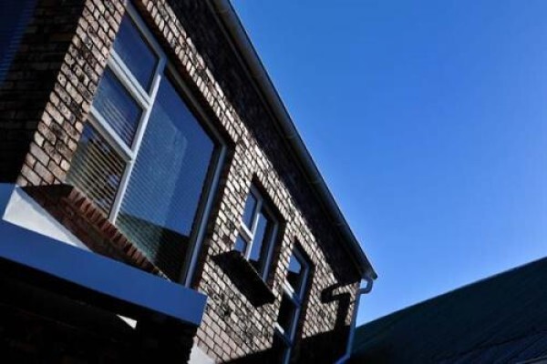 Makana Brick:Office