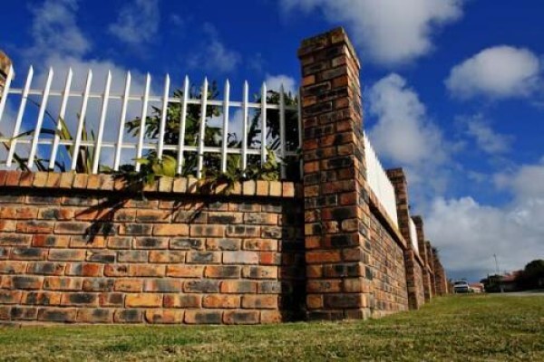 Makana Brick:Office