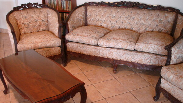 Antiques & Bygones