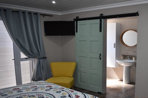 J R Holiday Accommodation:OFFICE