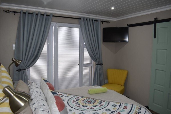 J R Holiday Accommodation:OFFICE