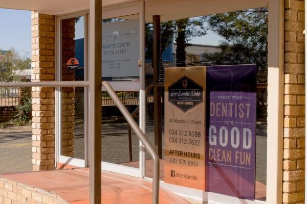 Dr Larika Robb (Dentist Newcastle)
