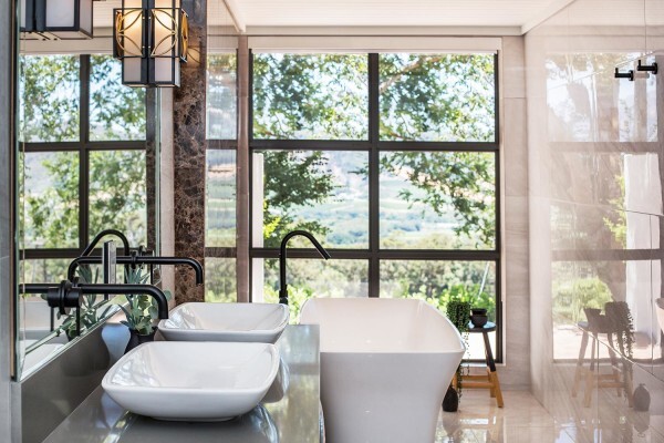Flush Bathroom Interiors (Paardeneiland)
