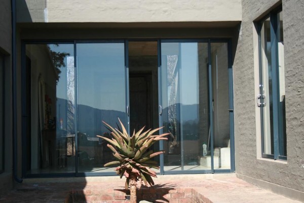 JR Aluminium & Glass